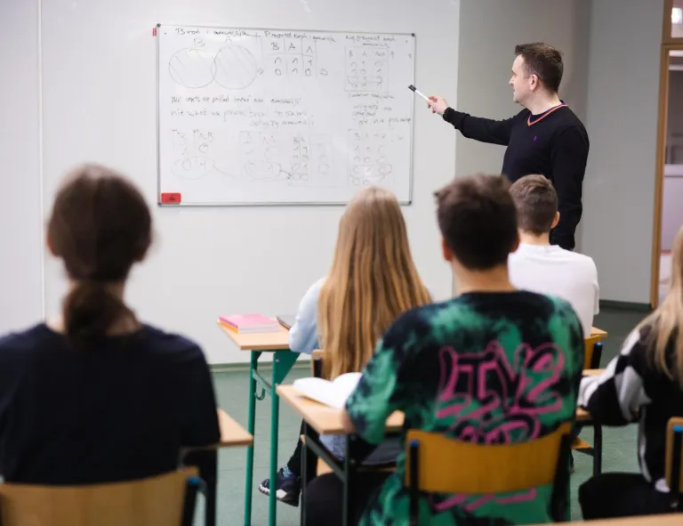 Bezpieczeństwo wewnętrzne | Studia II stopnia ze studiami podyplomowymi we Wrocławiu | Uniwersytet WSB Merito we Wrocławiu: studenci na wykładzie z bezpieczeństwa wewnętrznego