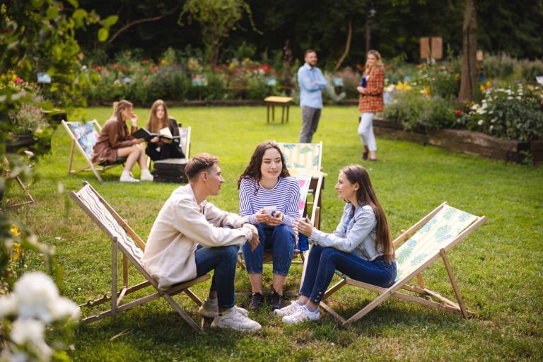 ENTER e-Tourism Conference: The home for knowledge in ICTs in travel and tourism. | Uniwersytet WSB Merito we Wrocławiu: studenci spędzający czas wolny w plenerze