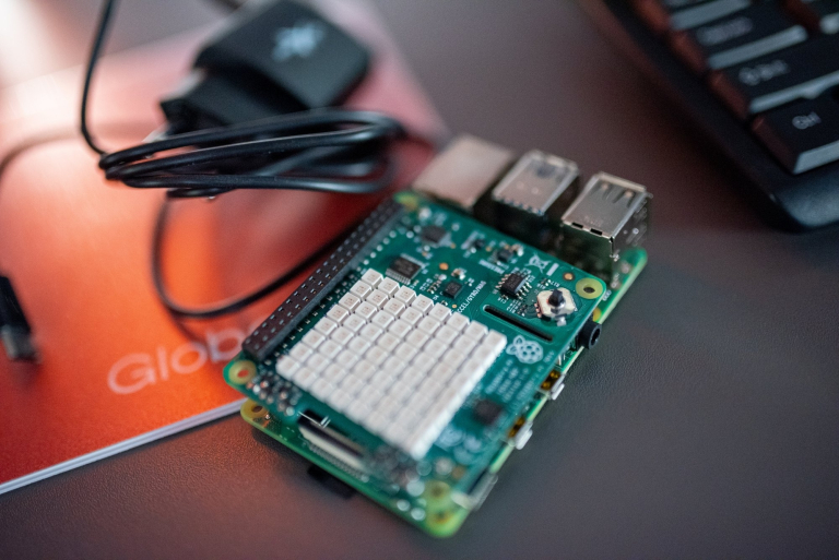 GlobalLogic IoT LAB | Uniwersytet WSB Merito we Wrocławiu: laboratorium internetu rzeczy