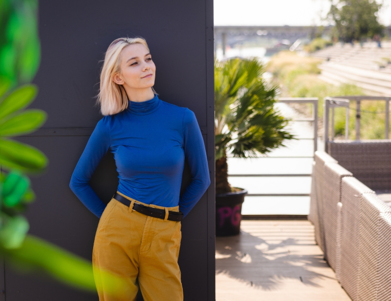 Pedagogika resocjalizacyjna z socjoterapią | Studia I stopnia we Wrocławiu | Uniwersytet WSB Merito we Wrocławiu: studentka pozująca do zdjęcia