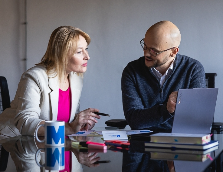 Programista Python Developer | Studia podyplomowe we Wrocławiu | Uniwersytet WSB Merito we Wrocławiu: uczestnicy studiów podyplomowych pracujący nad wspólnym projektem