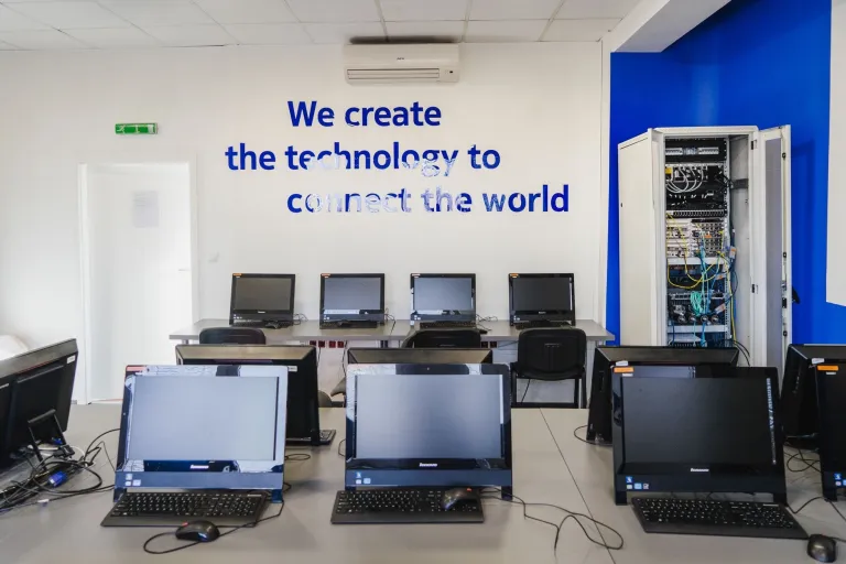 Laboratorium technologii LTE i 5G "Lab powered by Nokia" | Uniwersytet WSB Merito we Wrocławiu: Lab powered by Nokia