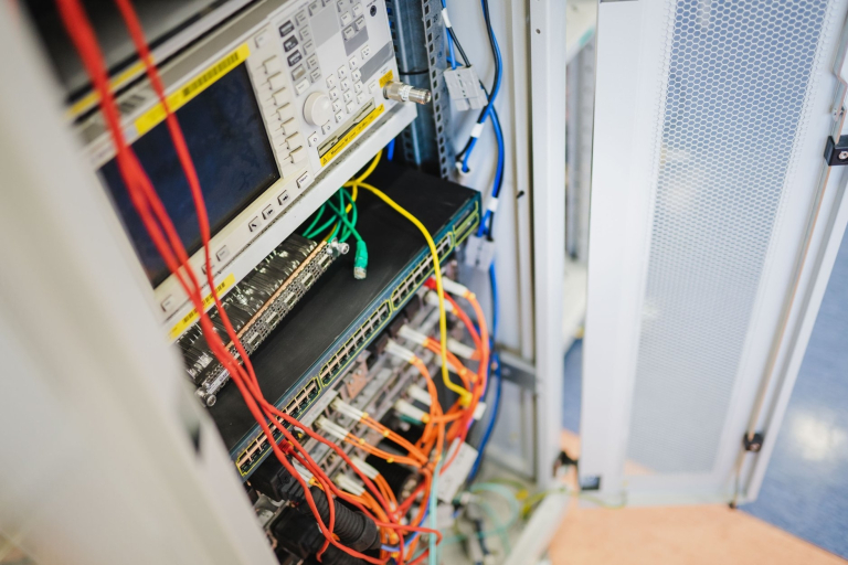 Laboratorium technologii LTE i 5G "Lab powered by Nokia" | Uniwersytet WSB Merito we Wrocławiu: Lab powered by Nokia