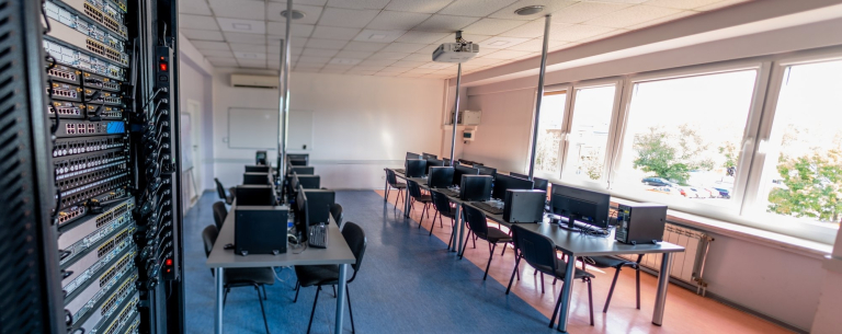 Laboratorium komputerowe Stormshield | Uniwersytet WSB Merito we Wrocławiu: laboratorium komputerowe Stormshield