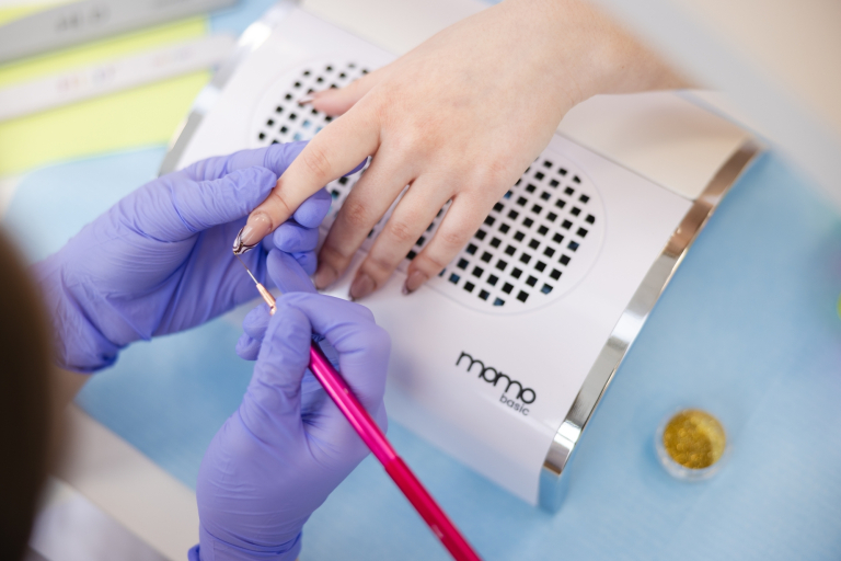 Laboratoria kosmetologiczne | Uniwersytet WSB Merito we Wrocławiu: pracownia manicure i stylizacji paznokci