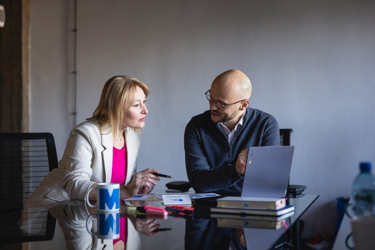 Nowoczesne przywództwo, zarządzanie oparte na danych i skuteczne projekty – liderzy Publicznych Służb Zatrudniania w działaniu | Studia podyplomowe we Wrocławiu | Uniwersytet WSB Merito we Wrocławiu: uczestnicy studiów podyplomowych pracujący nad wspólnym projektem