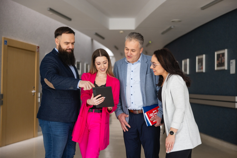 HR Business Partner | Studia podyplomowe we Wrocławiu | Uniwersytet WSB Merito we Wrocławiu: Szkolenie apple