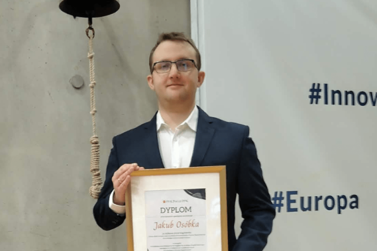 Nasz absolwent nagrodzony w konkursie GPW! | Aktualności | Uniwersytet WSB Merito we Wrocławiu: Pan Jakub Osóbka z nagrodą