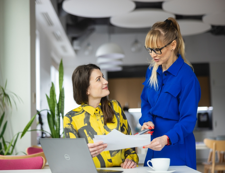 Wystąpienia publiczne i przywództwo w biznesie | Studia podyplomowe we Wrocławiu | Uniwersytet WSB Merito we Wrocławiu: uczestnicy studiów podyplomowych pracujący w grupie