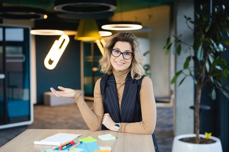 Grafika i animacja 3D | Studia I stopnia we Wrocławiu | Uniwersytet WSB Merito we Wrocławiu: uczestniczka studiów podyplomowych przygotowująca plan eventu